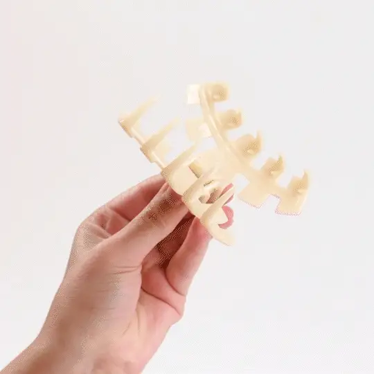 Classic Tortoise Medium Claw Hair Clip - Image 6