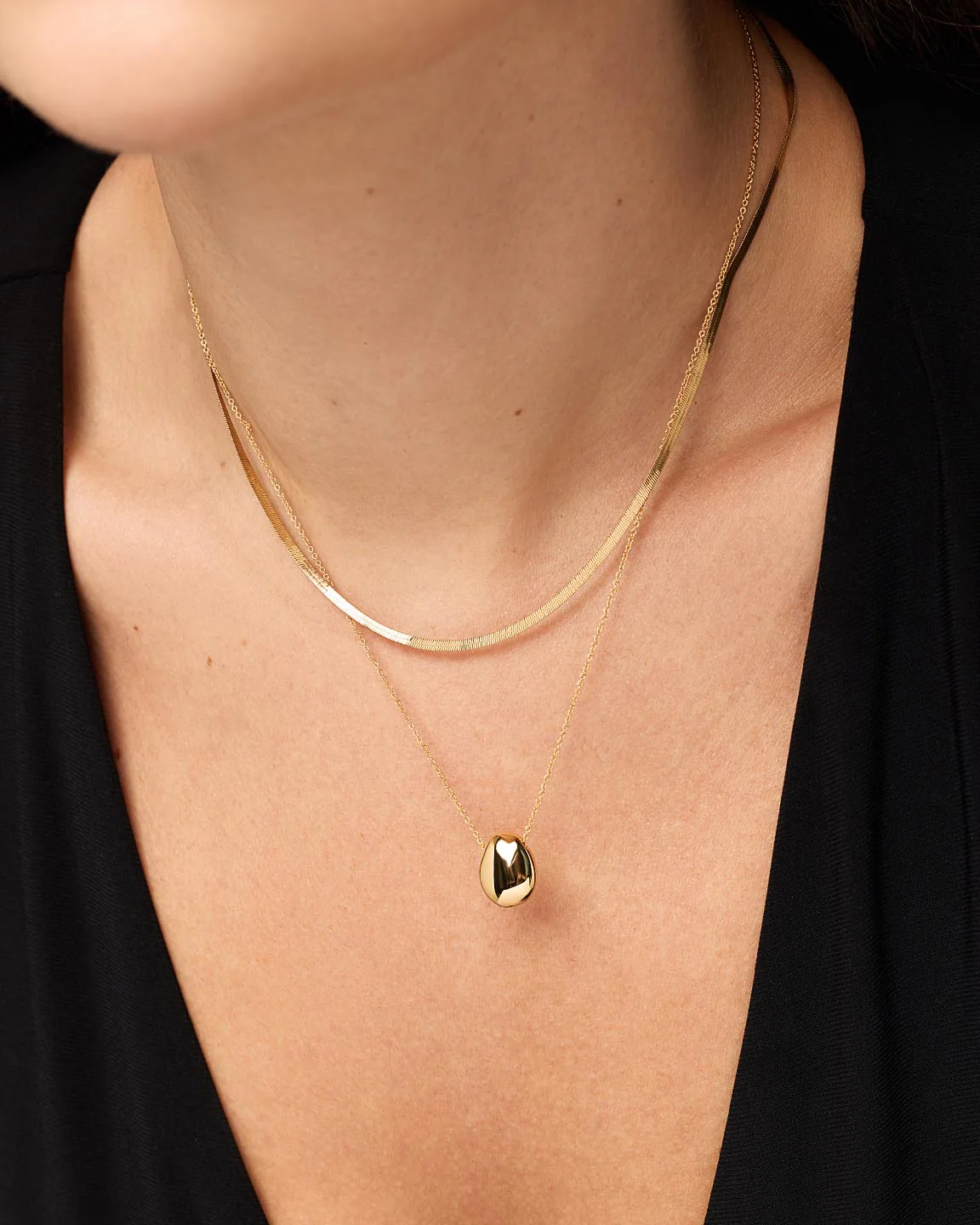 Pebble Mini Gold Pendant Necklace - Image 2