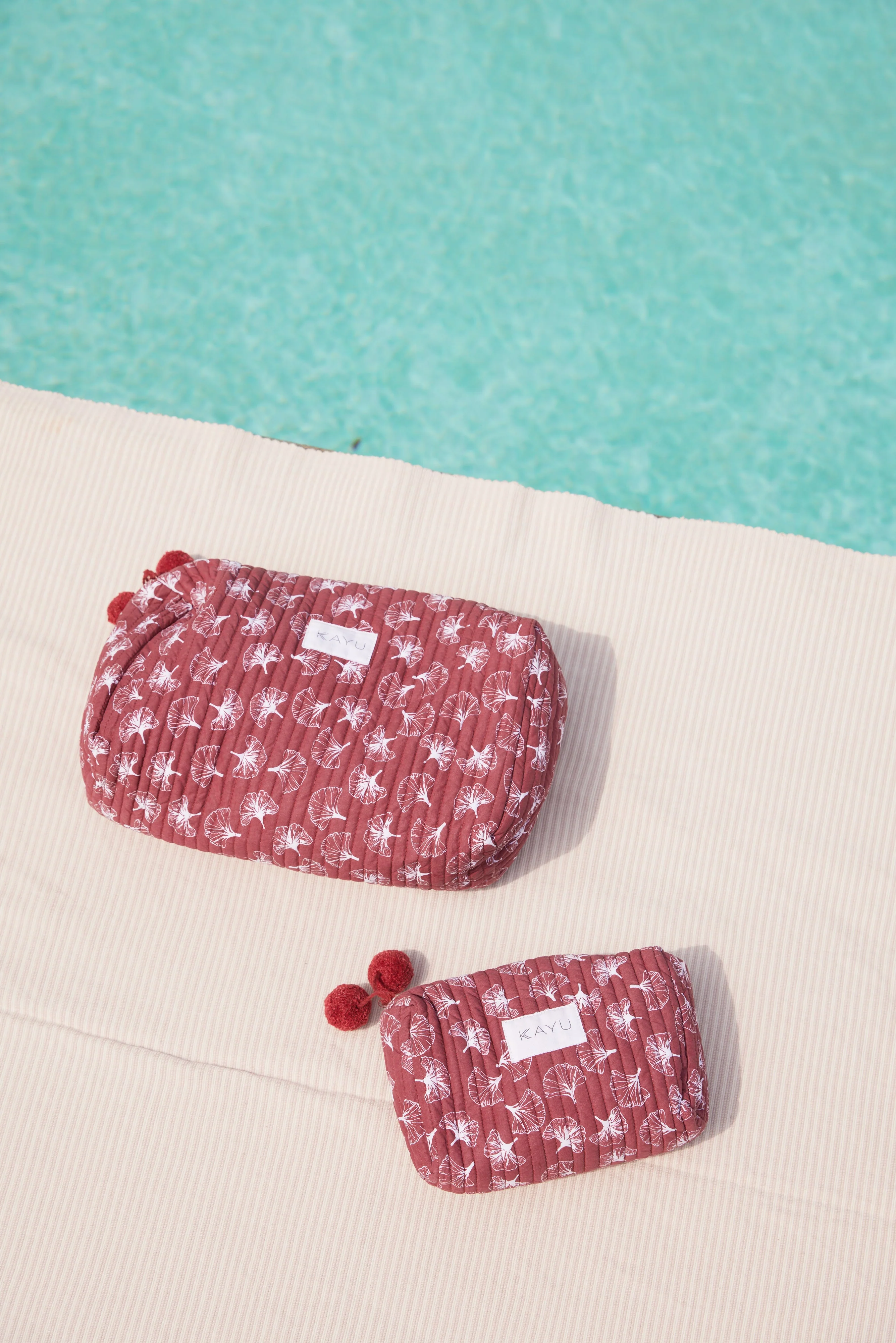 Mini Clover Travel Case Bag - Image 4