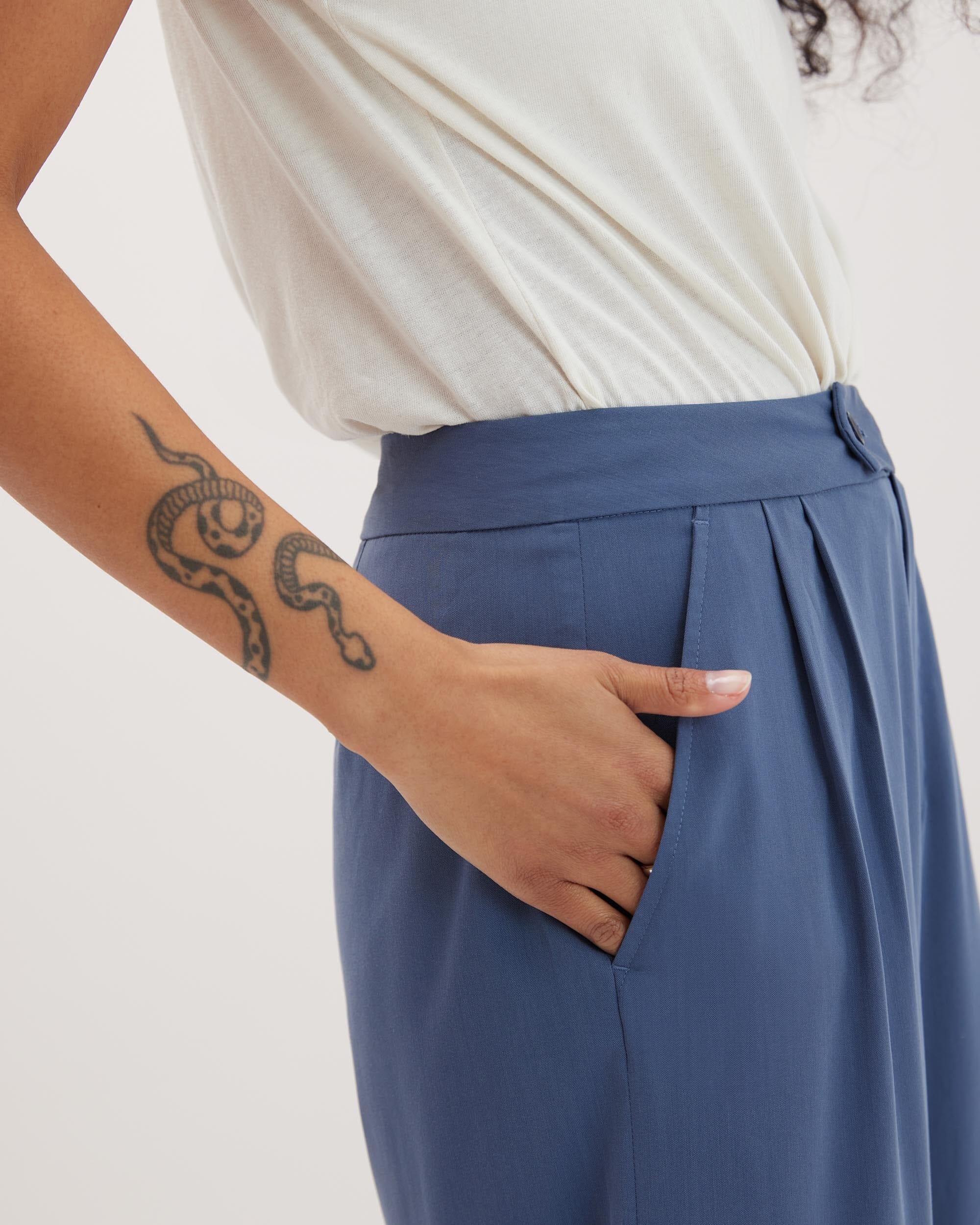 Womens Sophia Fluid Wide Leg Trouser - Polyester Modal Twill - Vintage Indigo - Image 4